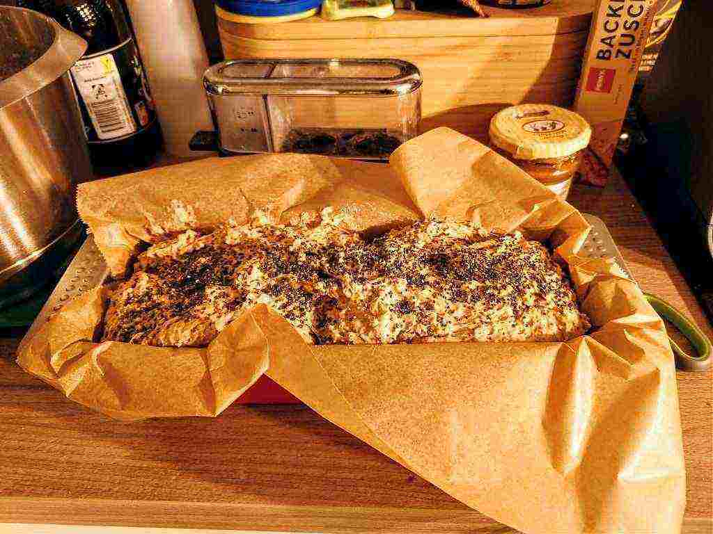 Ein Chia-Brot vor dem Backen