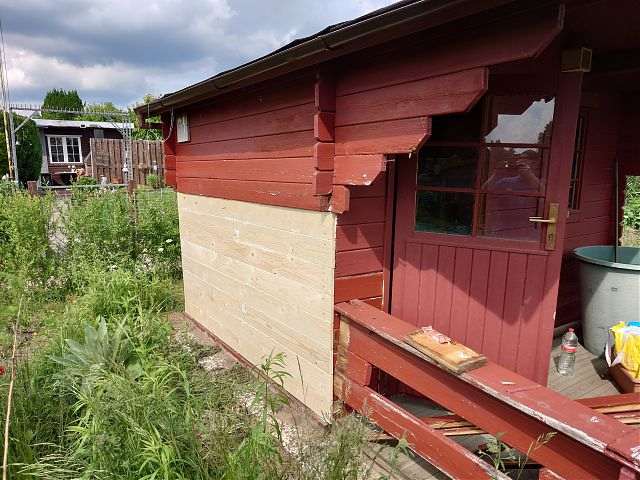 Kleingartenhütte mit neuer Wand.