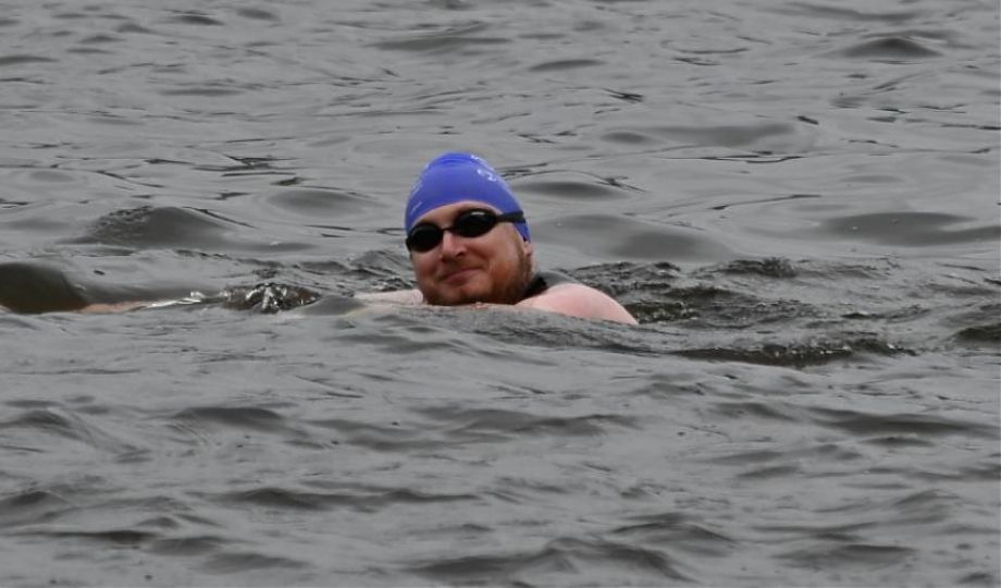 Falk im Wasser